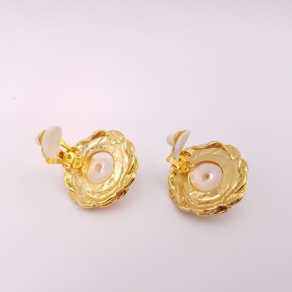 Earrings Gold Tone Round Rope Chain Border Faux Pearl Clip On Fashion Statement - Picture 2 of 4